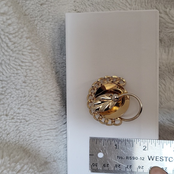 Gold Tone Leaf Brooch! - Picture 9 of 9